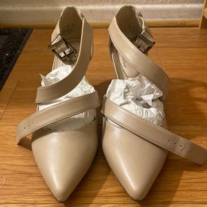 Life Stride heels, cream color, size 7.5, straps, professional heels, like new!